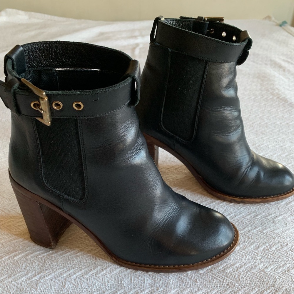 Kurt Geiger black leather ankle  boots. Sz 37